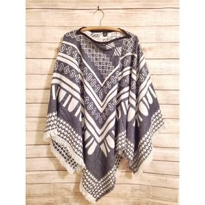 🔴 2/$25🔴⚡ BOHO ⚡ Shawl Reversible Blue & White